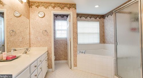 29 Durham Dr, Columbus NJ  08022-2349 exterior