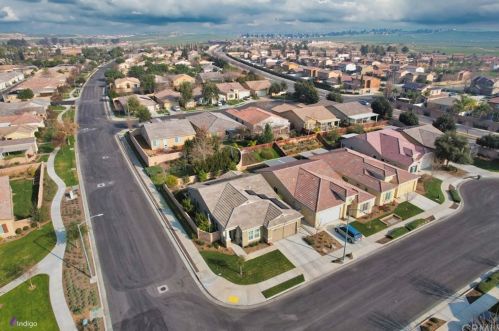 6019 Dubois Pl, Bakersfield CA  93306-7590 exterior