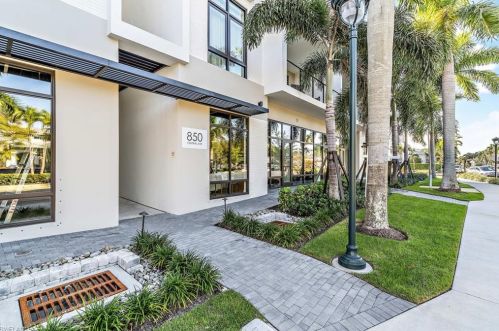 850 Central Ave, Naples FL  34102-6030 exterior