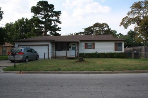720 Cullum Ave, Hurst, TX 76053-6514