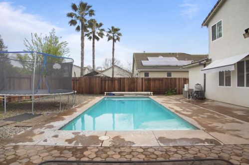 5812 Homewood Way, Riverbank CA  95367-9550 exterior