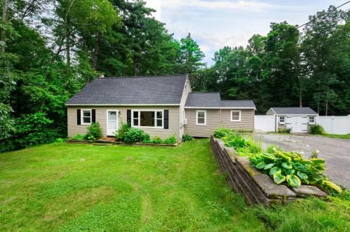 5 John St, Raymond, NH 03077-1822