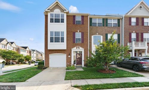 901 Freshes Ln, Woodbridge, VA 22191-1228