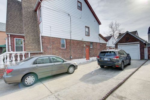 89-50 211th St, Jamaica, NY 11427-1012
