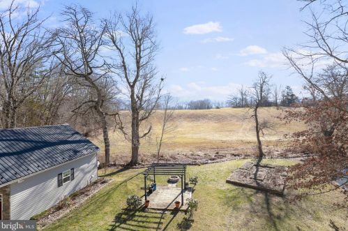 52 Oak Crest Dr, Richmond National Battlefiel VA  22835-1579 exterior