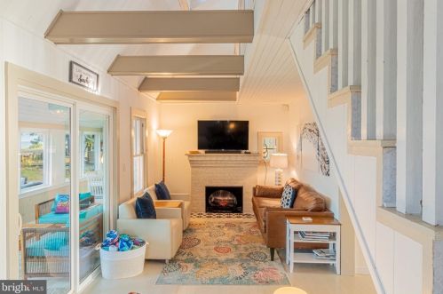 399 Bay Ave, Slaughter Beach DE  19963-4910 exterior