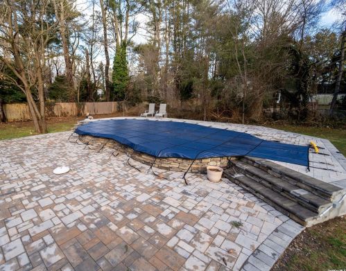 69 Rogues Path, Huntington Station NY  11746-2737 exterior