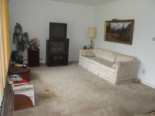 11 Harbor View Ave, Waterford CT  06385-1312 exterior