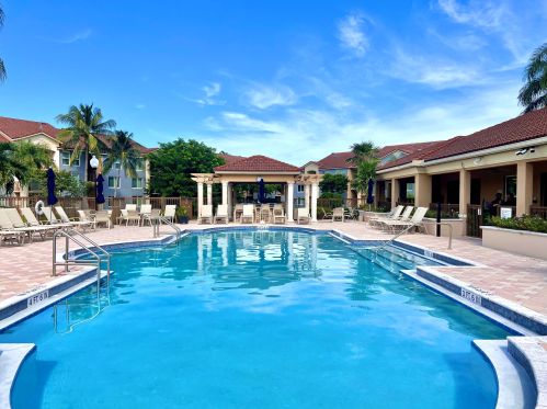 419 Villa Cir, Boynton Beach FL  33435-8911 exterior