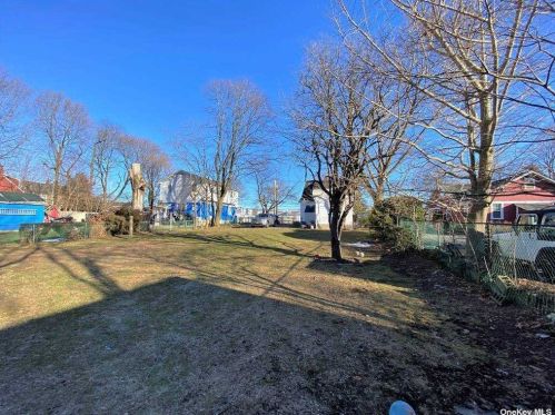 55 Railroad St, Huntington Station NY  11746-1230 exterior