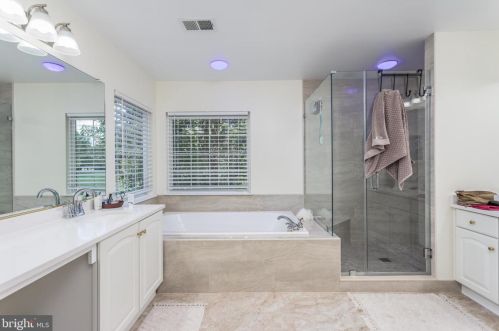 5800 Serengeti Ct, Haymarket VA  20169-3200 exterior