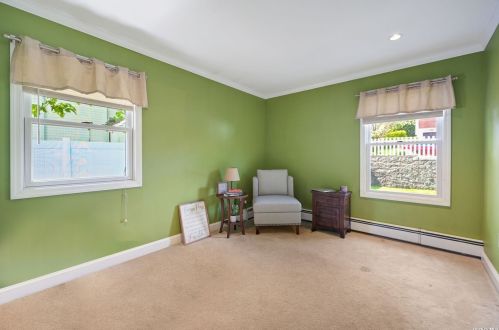 3 Bowman Ln, San Remo NY  11754-2006 exterior