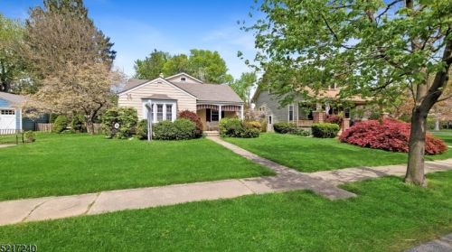 527 4th St, Belvidere, NJ 07823-1812