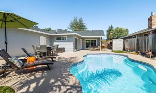 235 Grove Ave, Santa Rosa CA  95409-3813 exterior