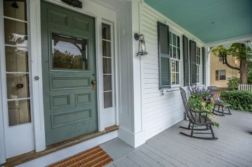 7 Carriage Rd, Amherst NH  03031-2933 exterior