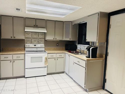 45 Savannah Hwy, Beaufort, SC 29906-6284