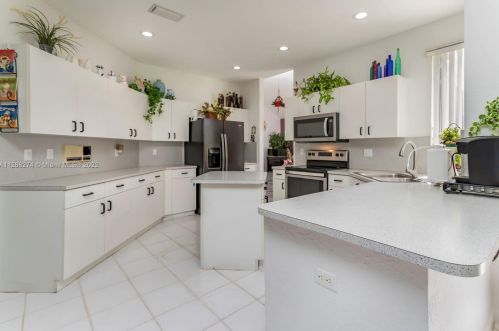 1120 179 Ave, Hollywood FL 33029-3053 exterior