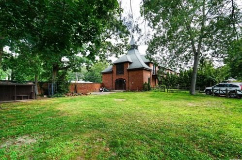 19 Quality St, Oakdale NY  11769-2427 exterior