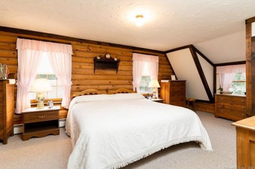 63 Red Oak Hill Rd, Farmington CT  06032-2201 exterior