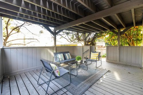 2800 Kingsland Ave, Oakland CA  94619-3325 exterior