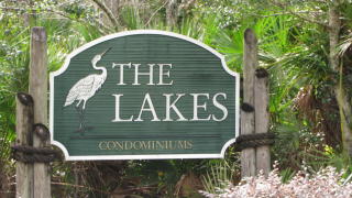 8793 Como Lake Dr, Jacksonville, FL 32256-8431