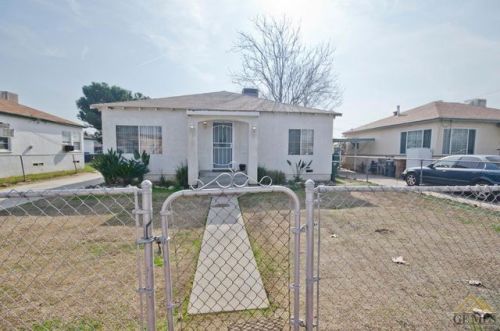 421 Marcus St, Bakersfield, CA 93307-1528