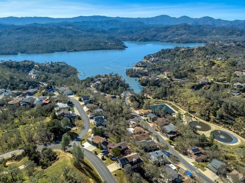 2355 Lakeview Dr, Lake Nacimiento CA  93426-9626 exterior
