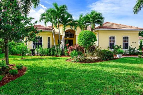 10218 Avonleigh Dr, Bonita Springs, FL 34135-7049