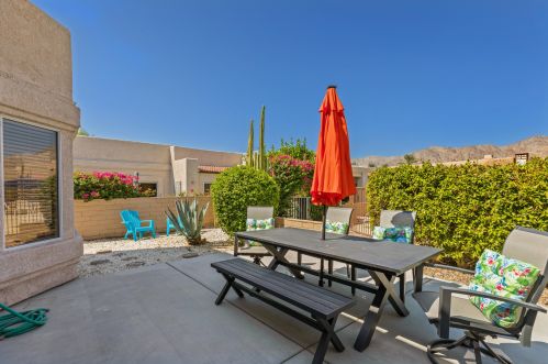 48118 Via Hermosa, La Quinta CA  92253-2227 exterior