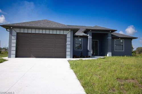 1004 Harwood Ave, Lehigh Acres, FL 33974-5582