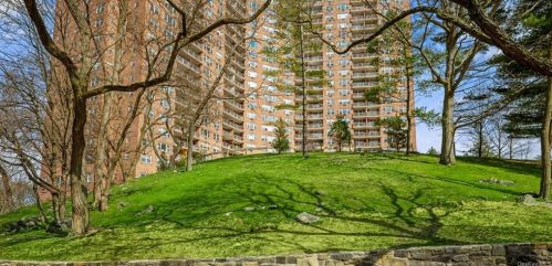 5900 Arlington Ave, Bronx NY  10471-1301 exterior