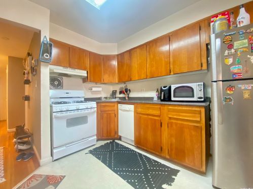23-32 31st Rd, Long Island City, NY 11106-4525
