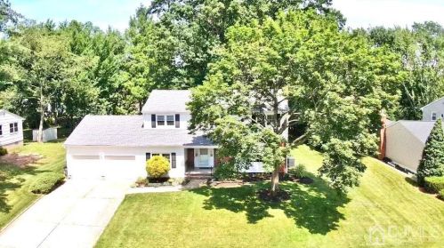 16 Hamilton Dr, East Brunswick, NJ 08816-2709