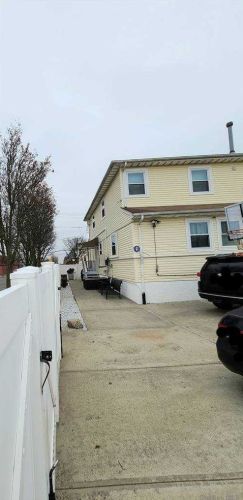 565 Beach 63rd St, Far Rockaway NY  11692-1358 exterior
