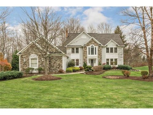 37425 Windy Hill Ln, Cleveland, OH 44139-3172