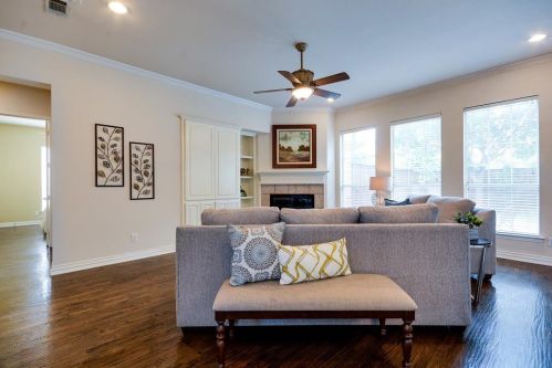 4604 Deer Valley Ln, Richardson TX  75082-3872 exterior