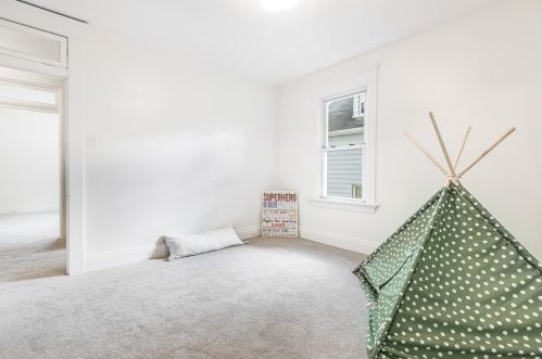 318 New Castle St, Zelienople PA  16063-1336 exterior