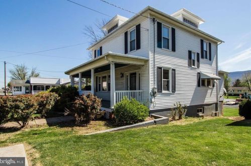 9618 Congress St, New Market, VA 22844-9450