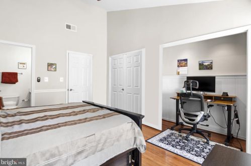 11410 Hollow Timber Ct, Herndon VA  20194-1980 exterior