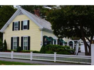 24 River St, West Woodstock, VT 05091-1022