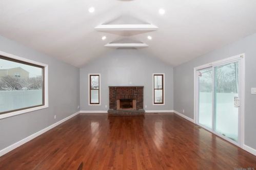 129 Thomas Ave, Bethpage NY  11714-1711 exterior