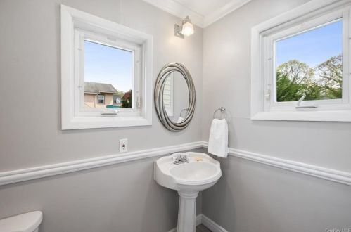 322 Sixth Ave, New Rochelle NY  10803-1605 exterior