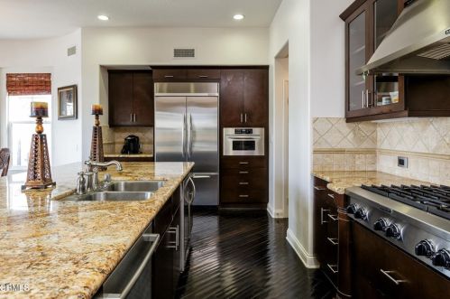 3947 Hemlock St, Oxnard CA  93035-1427 exterior