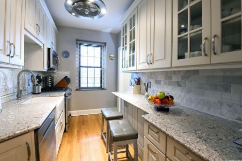 620 Pelhamdale Ave, New Rochelle, NY 10803-2822