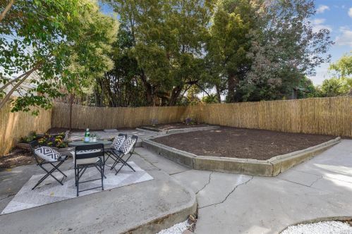 5044 Fairfax Ave, Oakland CA 94601-5811 exterior