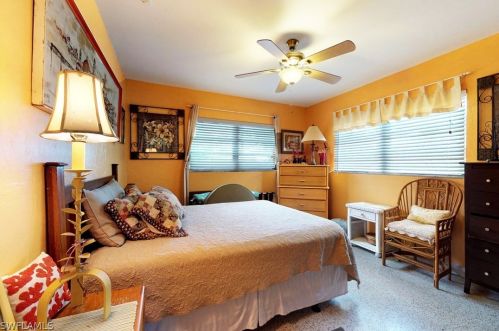 267 Flamingo St, Fort Myers Beach FL  33931-4311 exterior