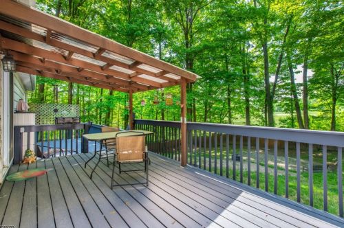 94 Fernwood Rd, Wantage NJ  07461-1013 exterior