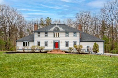 5 Hubbard Rd, Amherst, NH 03031-2416