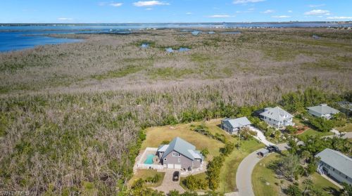 9393 Peaceful Dr, Sanibel FL  33957-4238 exterior