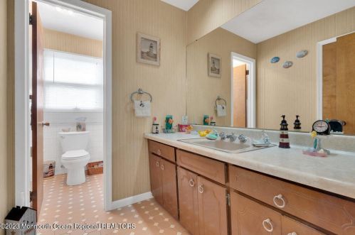 10 Webster Dr, Hazlet NJ 07730-1444 exterior